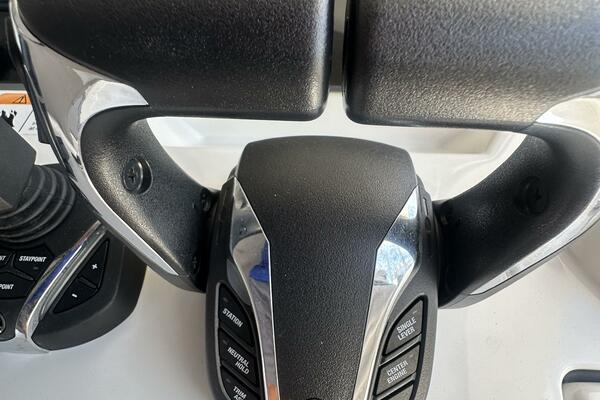 28ft World Cat Yacht For Sale