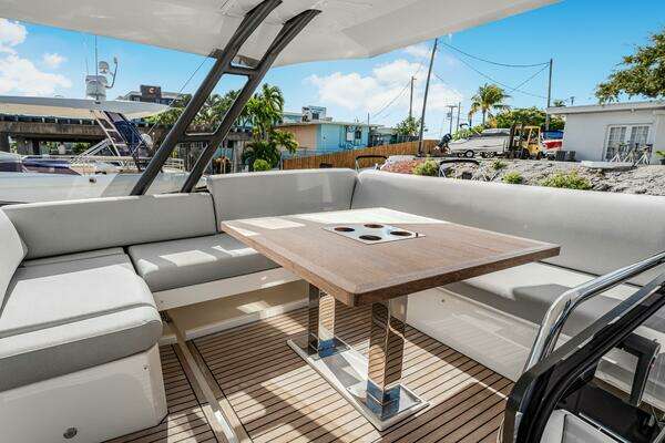Prestige 520 Yacht For Sale
