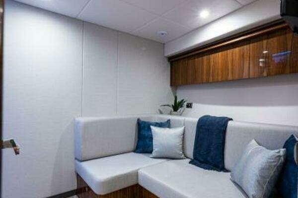 Riviera 5400 Sport Yacht Yacht For Sale