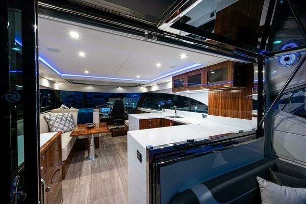 Riviera 5400 Sport Yacht Yacht For Sale