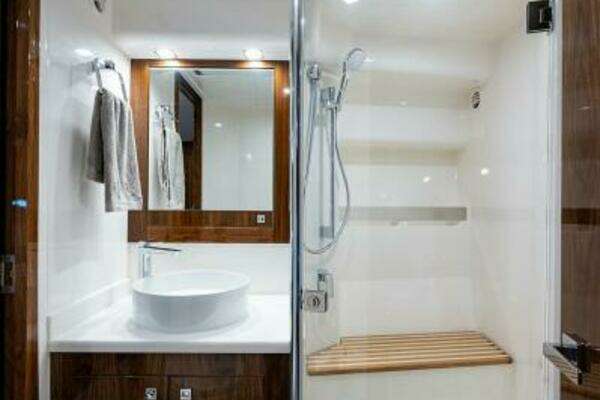Riviera 5400 Sport Yacht Yacht For Sale