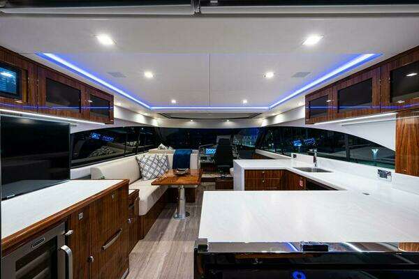 Riviera 5400 Sport Yacht Yacht For Sale