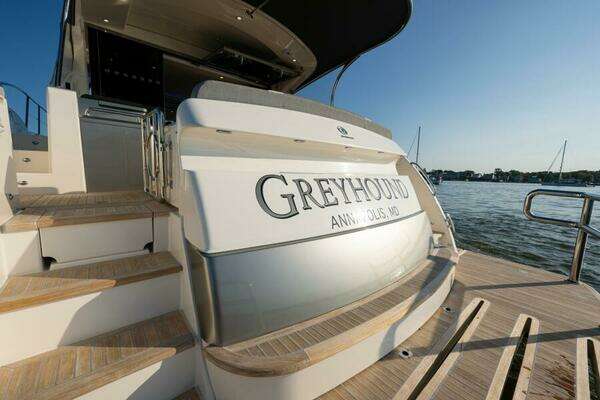 Riviera 5400 Sport Yacht Yacht For Sale