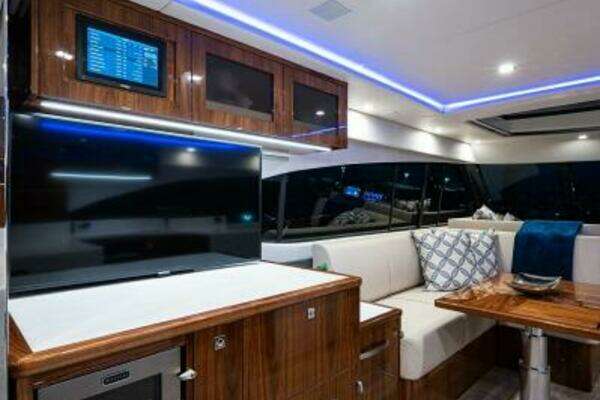 Riviera 5400 Sport Yacht Yacht For Sale