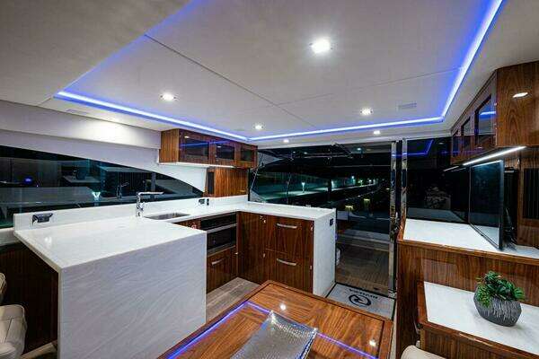 Riviera 5400 Sport Yacht Yacht For Sale