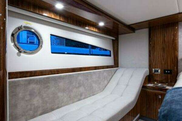 Riviera 5400 Sport Yacht Yacht For Sale