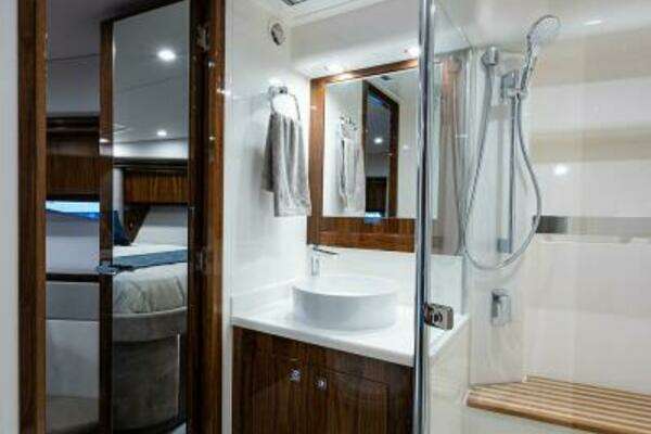Riviera 5400 Sport Yacht Yacht For Sale