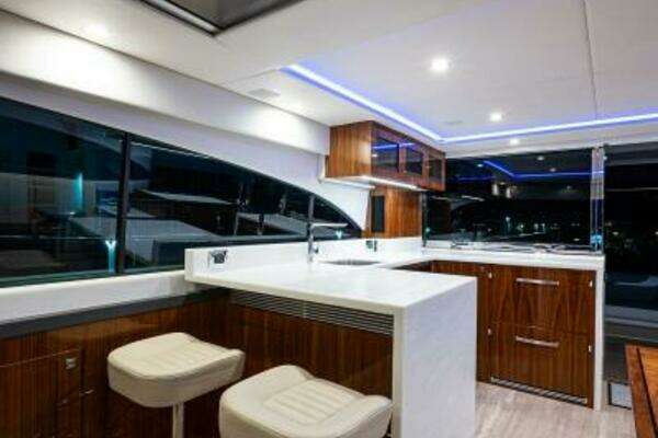 Riviera 5400 Sport Yacht Yacht For Sale