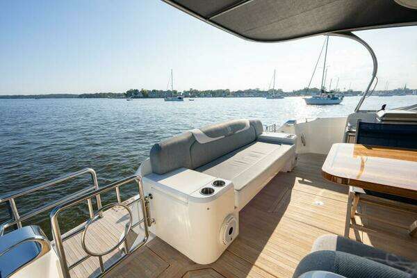 Riviera 5400 Sport Yacht Yacht For Sale