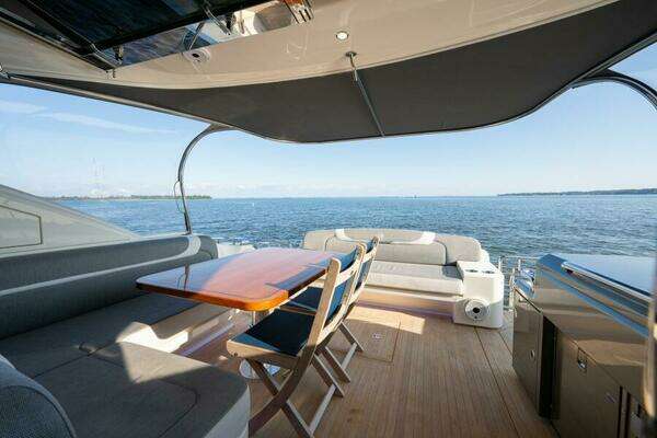 Riviera 5400 Sport Yacht Yacht For Sale