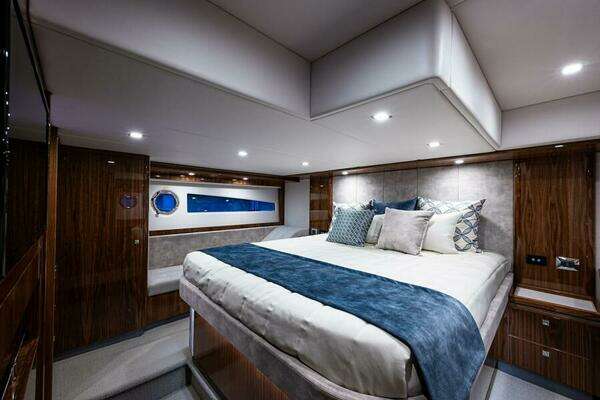 Riviera 5400 Sport Yacht Yacht For Sale