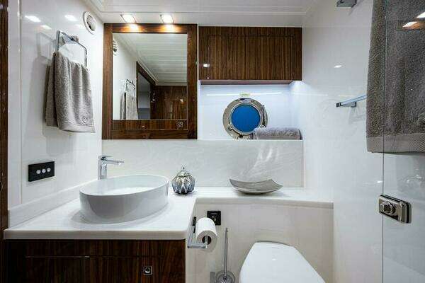 Riviera 5400 Sport Yacht Yacht For Sale