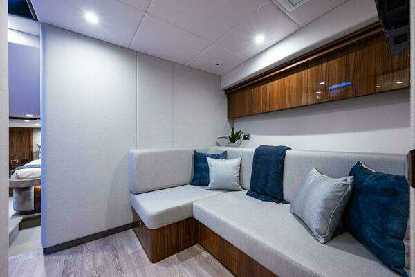 Riviera 5400 Sport Yacht Yacht For Sale