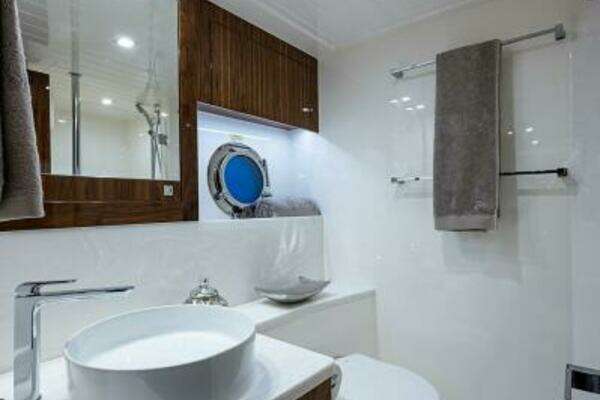 Riviera 5400 Sport Yacht Yacht For Sale