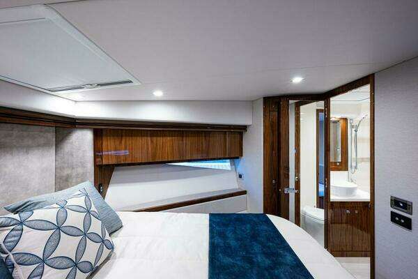 Riviera 5400 Sport Yacht Yacht For Sale