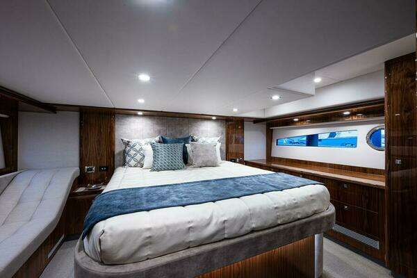 Riviera 5400 Sport Yacht Yacht For Sale