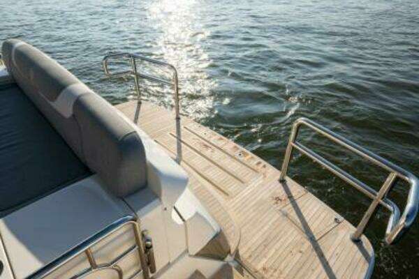 Riviera 5400 Sport Yacht Yacht For Sale