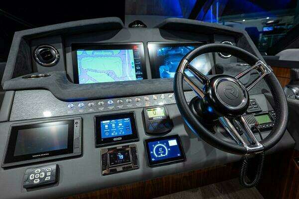 Riviera 5400 Sport Yacht Yacht For Sale