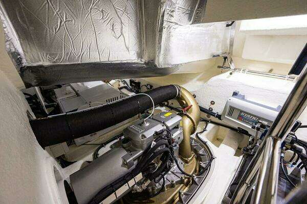 Riviera 5400 Sport Yacht Yacht For Sale