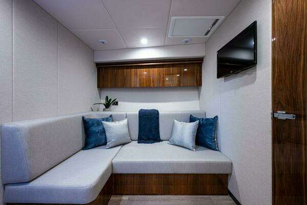Riviera 5400 Sport Yacht Yacht For Sale