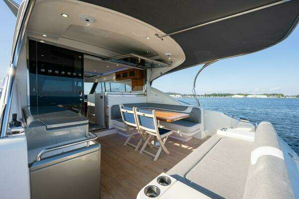Riviera 5400 Sport Yacht Yacht For Sale