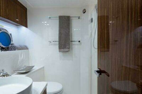 Riviera 5400 Sport Yacht Yacht For Sale