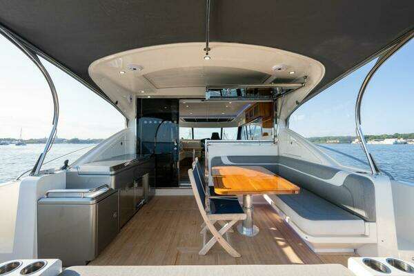 Riviera 5400 Sport Yacht Yacht For Sale