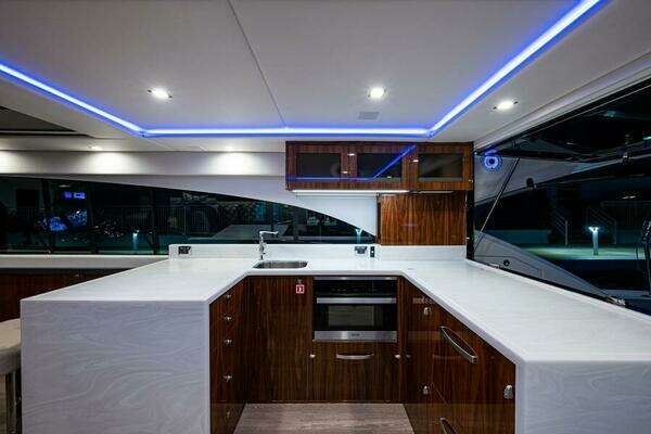 Riviera 5400 Sport Yacht Yacht For Sale