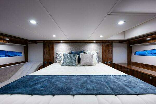 Riviera 5400 Sport Yacht Yacht For Sale