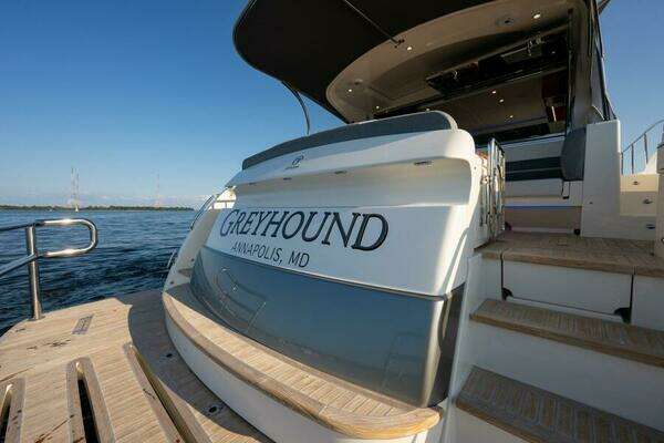 Riviera 5400 Sport Yacht Yacht For Sale