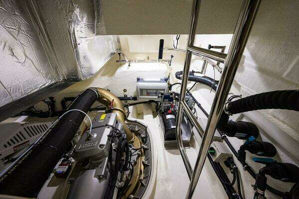 Riviera 5400 Sport Yacht Yacht For Sale