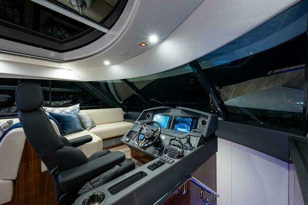 Riviera 5400 Sport Yacht Yacht For Sale