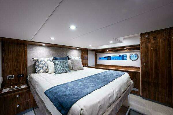 Riviera 5400 Sport Yacht Yacht For Sale