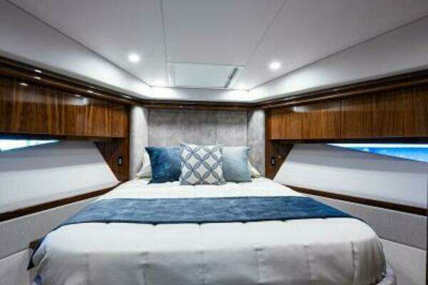Riviera 5400 Sport Yacht Yacht For Sale