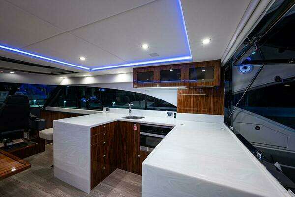 Riviera 5400 Sport Yacht Yacht For Sale