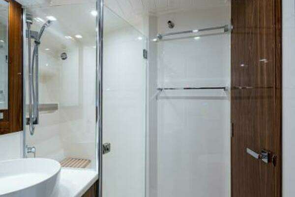 Riviera 5400 Sport Yacht Yacht For Sale