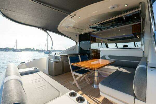 Riviera 5400 Sport Yacht Yacht For Sale