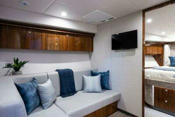 Riviera 5400 Sport Yacht Yacht For Sale