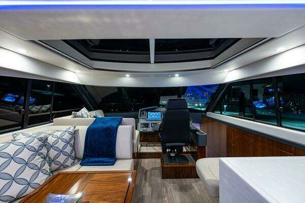 Riviera 5400 Sport Yacht Yacht For Sale