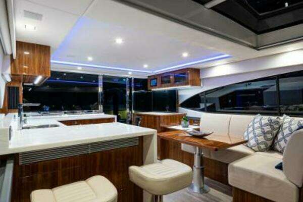 Riviera 5400 Sport Yacht Yacht For Sale