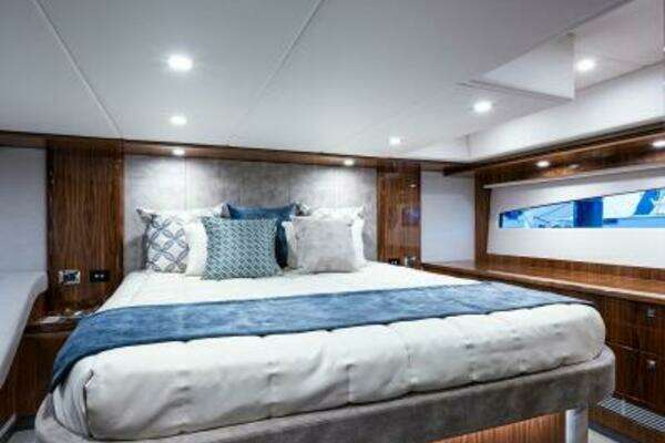 Riviera 5400 Sport Yacht Yacht For Sale