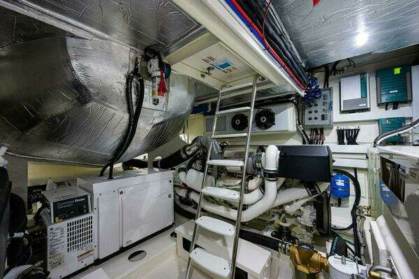 Riviera 5400 Sport Yacht Yacht For Sale