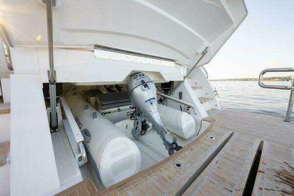 Riviera 5400 Sport Yacht Yacht For Sale