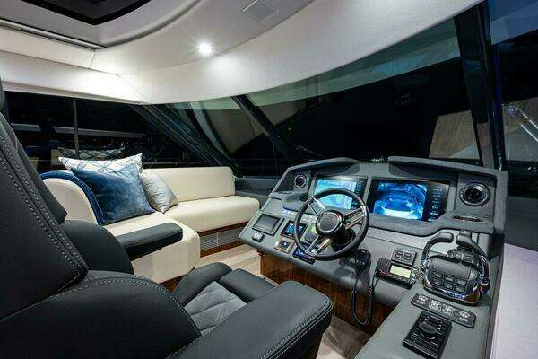 Riviera 5400 Sport Yacht Yacht For Sale