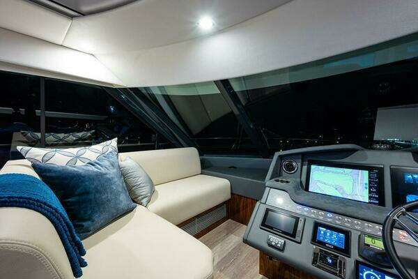 Riviera 5400 Sport Yacht Yacht For Sale