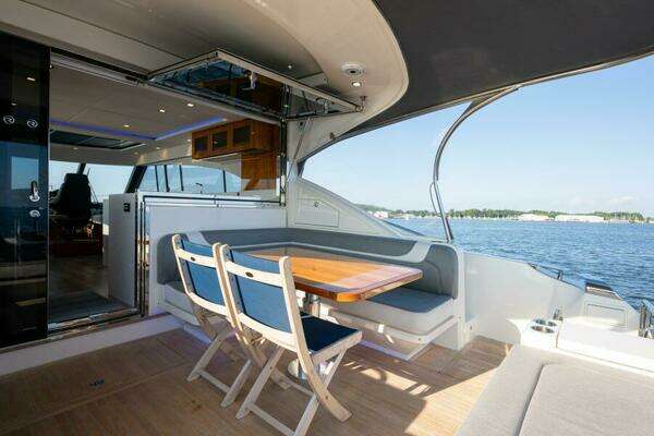 Riviera 5400 Sport Yacht Yacht For Sale