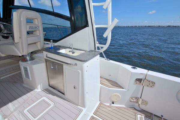 Carpe Diem 32ft Boston Whaler Yacht For Sale