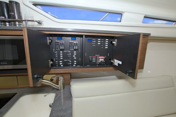 Carpe Diem 32ft Boston Whaler Yacht For Sale