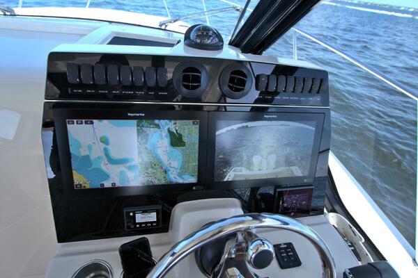 Carpe Diem 32ft Boston Whaler Yacht For Sale