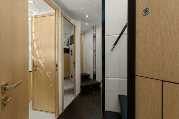Sunseeker 73 Manhattan Yacht For Sale